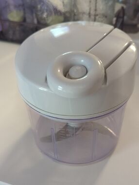 Manual Food Chopper with White Lid and Clear Bowl - Compact Kitchen Prep